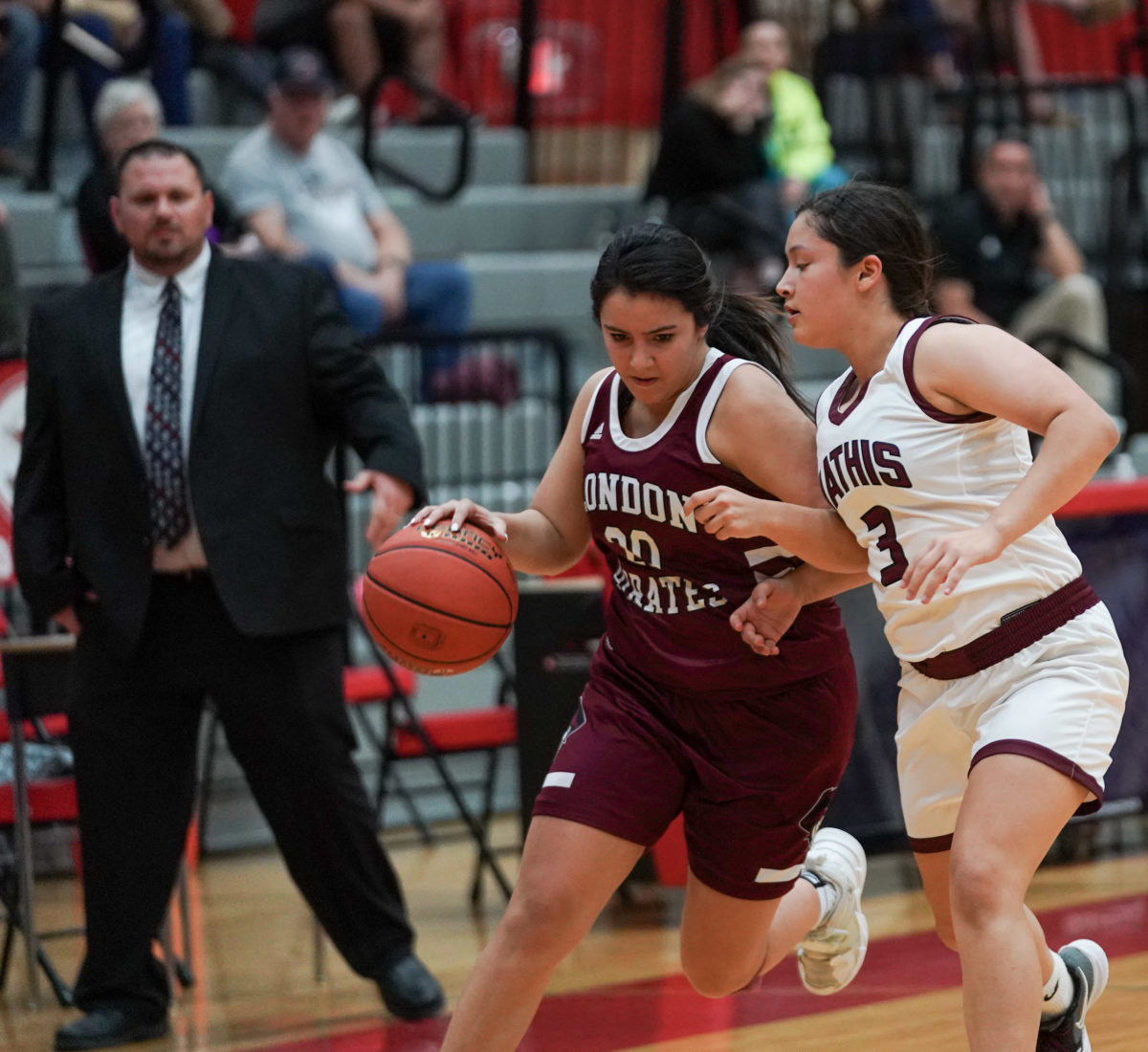 mathis-london-girls-basketball-playoffs00006